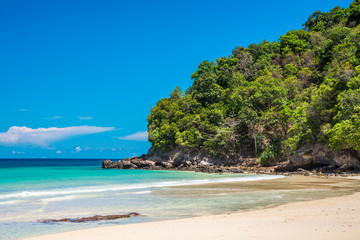 Obraz na płótnie Canvas Beautiful tropical island white sand beach summer holiday - Travel summer vacation concept. 