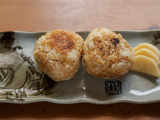 焼きおにぎりとたくあん１
