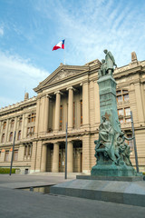 Fototapeta na wymiar Palacio de Tribunales de Justicia in downtown Santiago