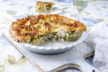 Pastilla mit Fisch und grünen Spargel