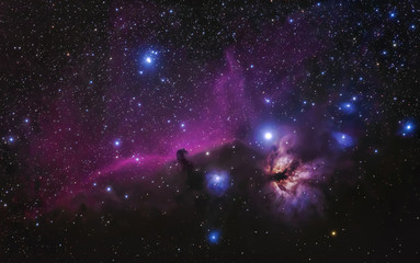 Fototapeta premium wielka mgławica oriona jest rozproszoną mgławicą usytuowaną w gwiazdozbiorze oriona i jest widoczna gołym okiem