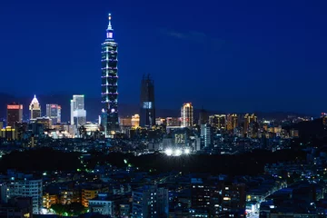 Fotobehang Beautiful city skyline and night lights of Taipei, Taiwan © David Carillet