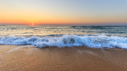 Fototapeta na wymiar Sunrise on tropical beach