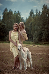 Obraz premium Horseback riding in the hunting grounds in linen clothes from fashion designers.