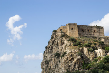 Fototapeta na wymiar Castello Ruffo di Scilla, Calabria, Italia 