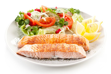 Grilled salmon and vegetables 