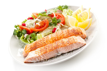 Grilled salmon and vegetables 