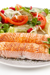 Grilled salmon and vegetables 