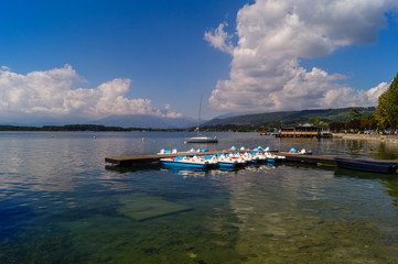 Fototapeta na wymiar Lake of Viverone panorama with mountains on horizon.