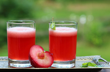 Plum lemonade