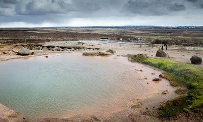 Heiße Quellen beim Gyesir Strokkur iin Island