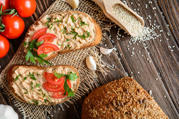 Spread with chicken meat, eggs, mustard, garlic and pepper