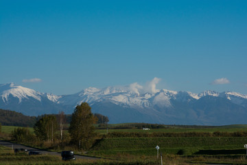 冠雪した山並み