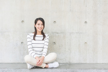 Fototapeta na wymiar asian young woman sit