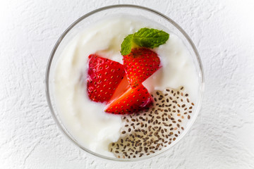 チアシードとヨーグルト　 Organic chia seeds