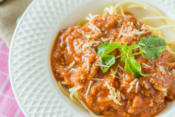 spaghetti bolognese with tomato sauce