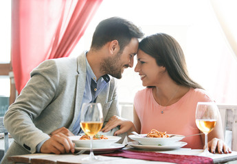 Obraz na płótnie Canvas Romance in Restaurant