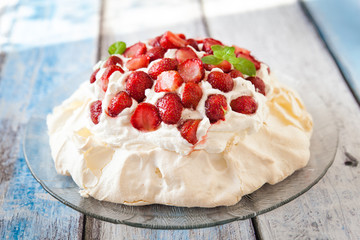 Pavlova cake with strawberry