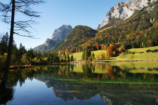 romantischer Hintersee bei Berchtesgaden, Bayern, Deutschland, Alpen, Spiegelung, Textraum, Copy space