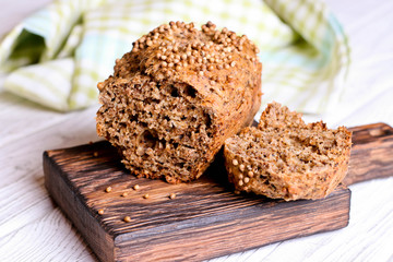 Sliced rye bread on cutting board closeup