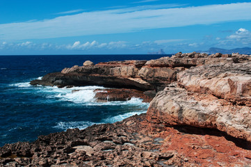 Fomentera, Isole Baleari: le scogliere e la costa di Punta de La Gavina, a ovest dell’isola, il 2 settembre 2010