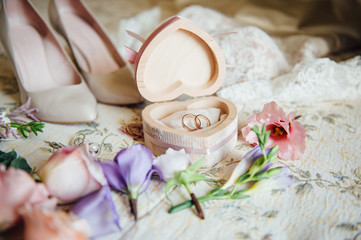 Obraz na płótnie Canvas bridal garter with other details
