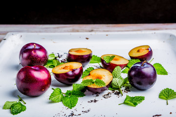 Composition with fresh plums and fresh mint