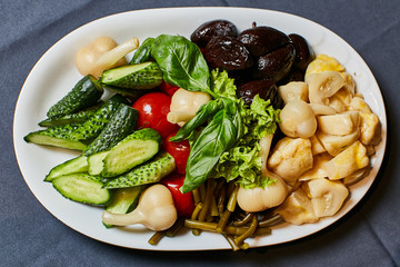 Raw marinated vegetable