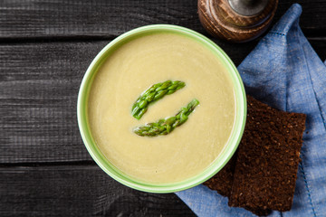 Asparagus cream soup