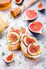 bruschetta fresh figs, honey and thyme