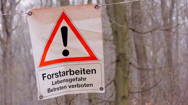 Schild-Forstarbeiten-Lebensgefahr