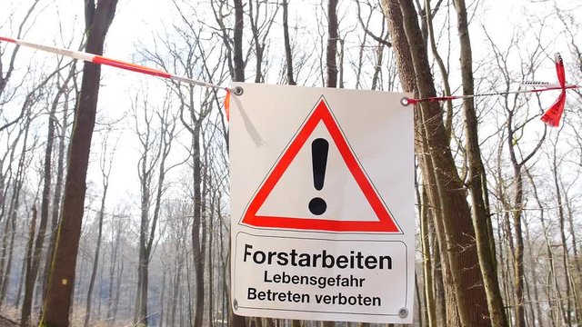 Schild-Forstarbeiten-Lebensgefahr