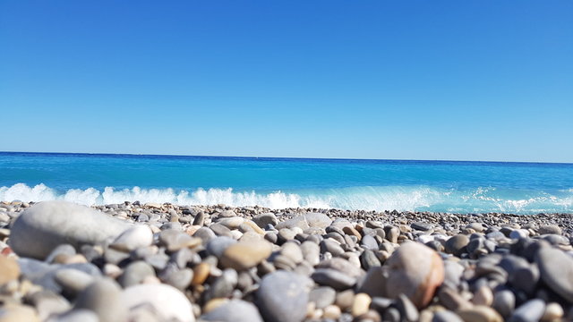 Plage a galet de Nice