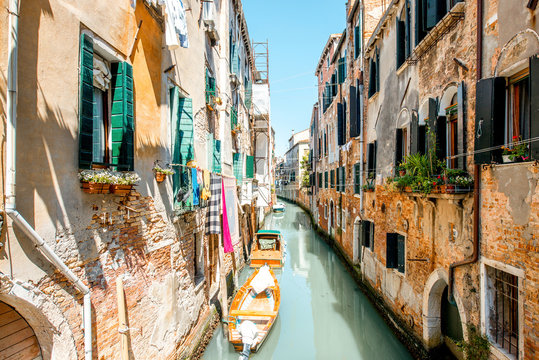 Fototapeta Small romantic water canal in Castello region in Venice