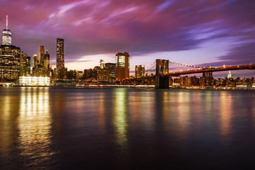 Naklejka premium Sunset Skyline of Manhattan in New York City