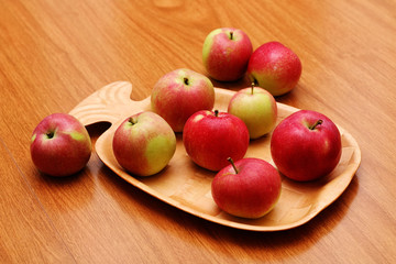 apples on the table