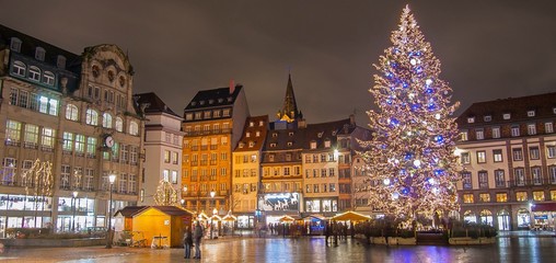 Fototapeta na wymiar Christmas market in Strasbourg, France