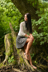 une belle femme en nature