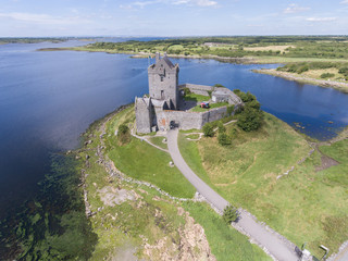 Aerial view beautiful old castle in galway. famous irish public - 118933560
