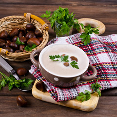 Cream soup of pureed chestnuts