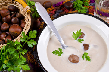 Cream soup of pureed chestnuts