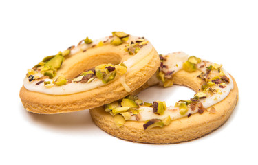 Ring biscuits with pistachios
