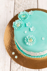 Elegant wedding cake