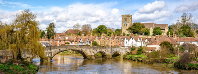 Rural Kent. Panoramic view of Aylesford village in Kent, England with medieval bridge and church. - obrazy, fototapety, plakaty
