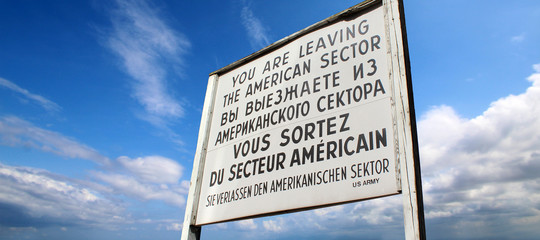 Obraz premium Berlin / Checkpoint Charlie