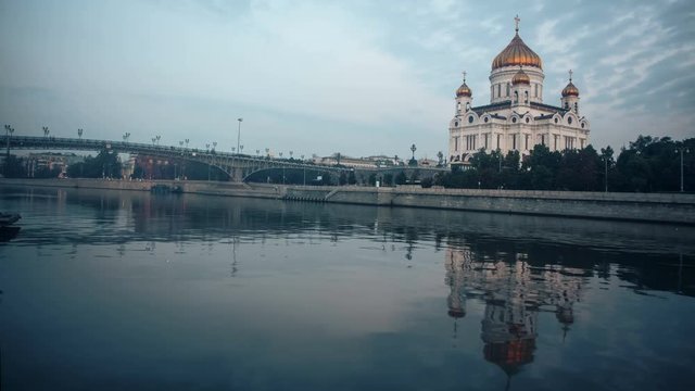 
    The Cathedral of Christ the Savior in Moscow.From night to day. The view from the promenade Bersenevskay. Timelapse 