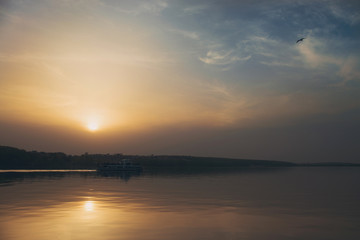 Obraz premium Sunset over the beach, Ternopil city, Ukraine