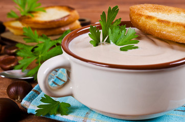 Cream soup of pureed chestnuts