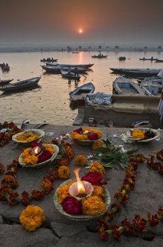 After the Kumbh Mela festival in Varanasi, some pilgrims move to Varanasi on the Ganges to make offerings and swim in the sacred waters.