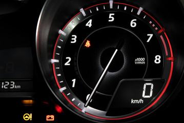 Tachometer showing zero revolutions per minute on the car dashboard